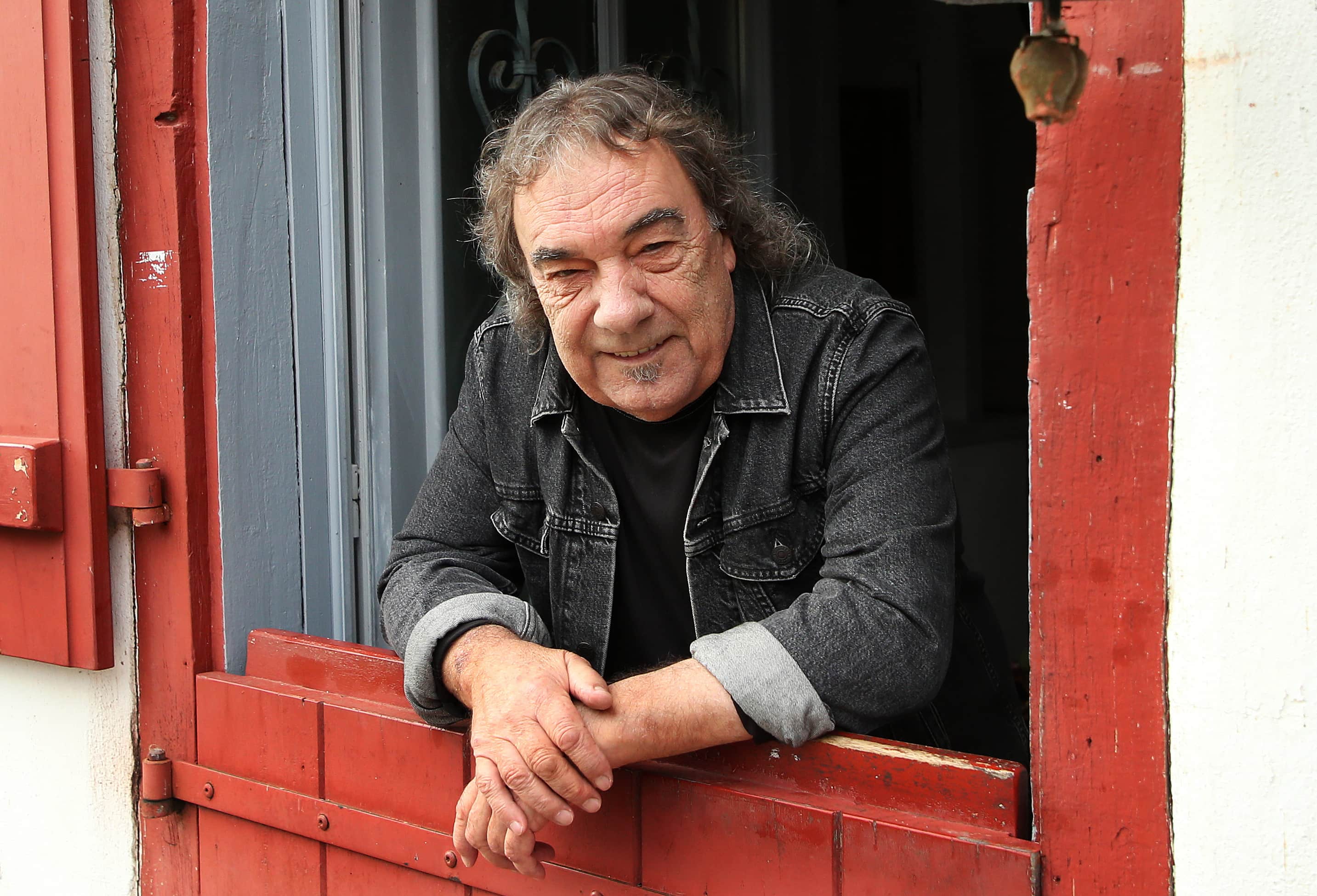 Anje Duhaldek 'Muga bat beti hor' kanta eta bideoklipa aurkeztu ditu