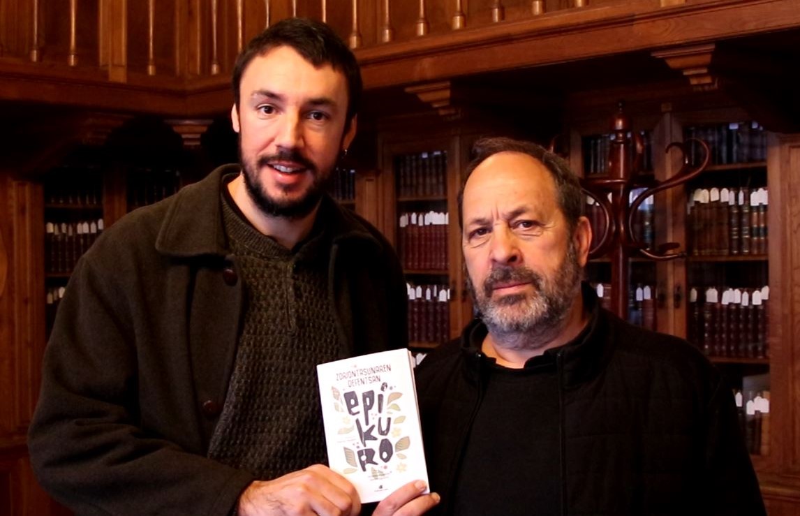 Epikuroren ‘Zoriontasunaren defentsan’ liburuaren bertsio berria aurkeztu dute Javier Aguirrek eta Jonathan Lavillak