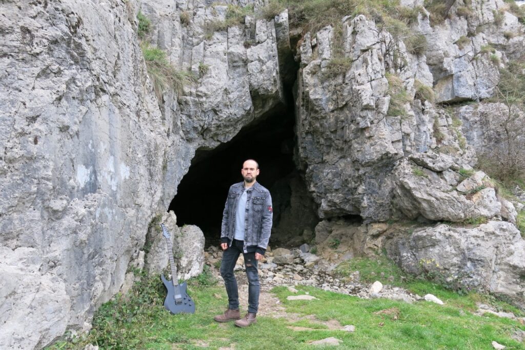 Lur Barnea taldeak musika trilogia bat aurkeztu du ‘Amaiur. Gaztelu baltza’ komikiko irudiekin lagunduta