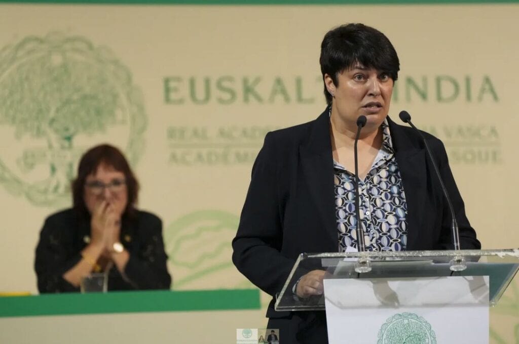 Castillo Suarez euskaltzain osoak ‘Maitasunaren botanika’ poesia garaikidearen antologia pertsonala irakurriko du sarrera-hitzaldian