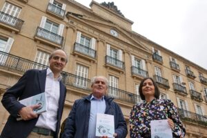 Euskaltzaindiak ‘Denboraren gurpilean’ liburua eta ‘Berba-mintzoak’ bilduma aurkeztu ditu