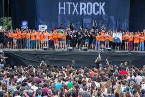 25.000 lagunez inguratuta agur esan zuen atzo Hatortxu Rock jaialdiak