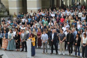 [BIDEOA] Euskalgintzak eta udal ordezkariek euskararen erabilerak behar duen lekua izateko neurriak sustatzeko konpromisoa hartu dute