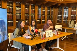 ‘Aurpegiak’, benetakotasuna bilatzeari buruzko eleberria ondu du Amaia Telleriak