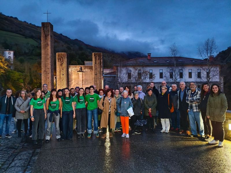 Hainbat Euskaltzalek euskararen aldeko Pizkunde berri baten abiapuntua aldarrikatu dute Arantzazun