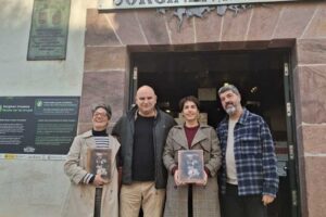 Fernando Hualdek eta Joseba Urretabizkaiak ‘Zugarramurdi 1610’ argazki-liburua aurkeztu dute