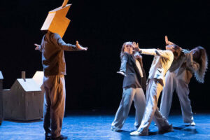 Ados Teatroa konpainiak ‘52 Hertz’ antzezlana taularatuko du gaur, Iruñeko Nafarroako Antzerki Eskolan