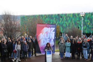 Euskalgintzaren Kontseiluak euskara larrialditik ateratzeko bide-orria aurkeztu du, Euskararen Egunaren atarian