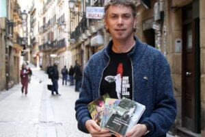 [Bideoa] Ernesto Prat Urzainki idazleak ‘Lurra, Larru, Larra’ trilogia ixtera datorren eleberri beltza ondu du