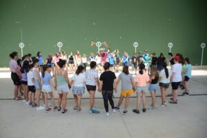 Astelehenetik aurrera egongo da Bertso Udalekuetan izena emateko epea zabalik