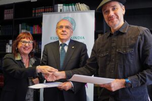 EIEk eta Euskaltzaindiak hasi berri diren idazleen lana bultzatzeko beka eta mentoretza-programa sortuko dute