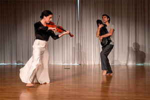 Andrea Berboisen eta Peru Galbeteren ikuskizun batekin itzuliko da ‘Amarauna’ programa Artium Museora