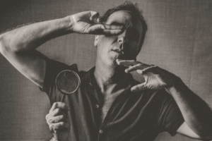 Joseba Irazoki musikariak ‘Gitarra onomatopeikoa’ serieari amaiera eman dio laugarren diskoarekin