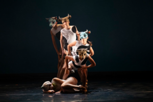 ‘Amama’, Euskal Herrietako ipuin tradizionalak dantzan jarriko dituen ikuskizuna