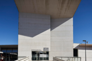 Artium Museoak eta Zas Kultur-ek artista berrientzako ‘Egoitzak’ programa aurkeztu dute deialdi bikoitzean