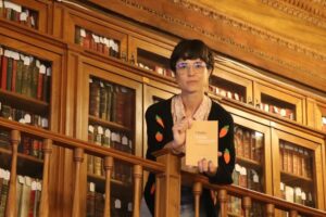 [Bideoa] Nerea Loiolak Maria Reimondezen ‘Basatiak begirada libre bat hilekoari, gorputz askotarikoetatik’ saiakera euskaratu du