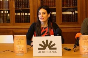 Maite Lopez Las Herasek Ernestina de Champourcin Poesia Lehiaketa irabazi du ‘Ene onetsiari’ lanarekin