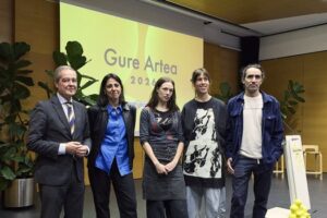 Gure Artea sariek Itziar Okarizen, Beatriz Olabarrietaren eta Kampai Espazioaren lana aitortu dute